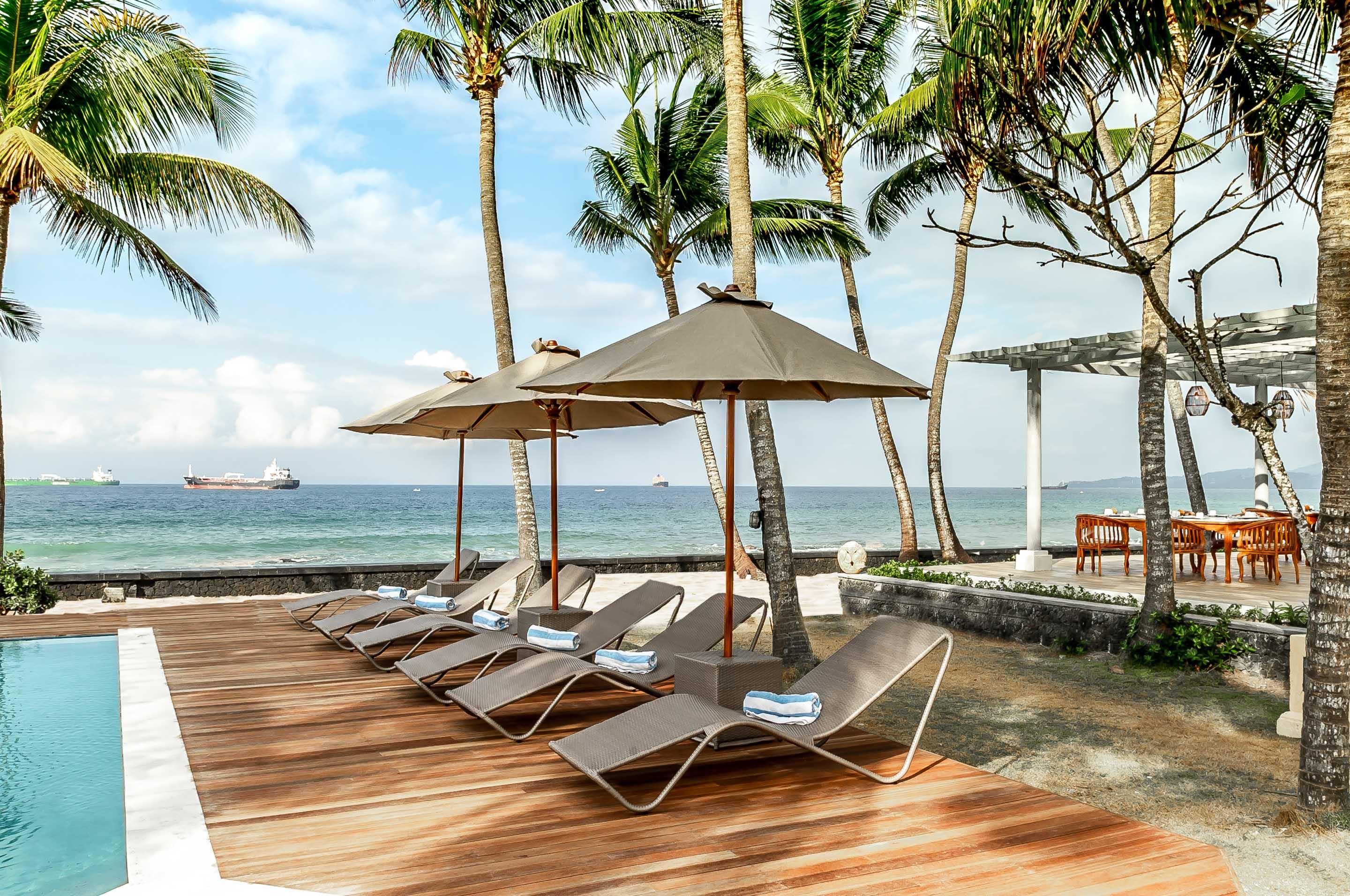 Nirwana Beach & Resort Candidasa Esterno foto Beach at the hotel