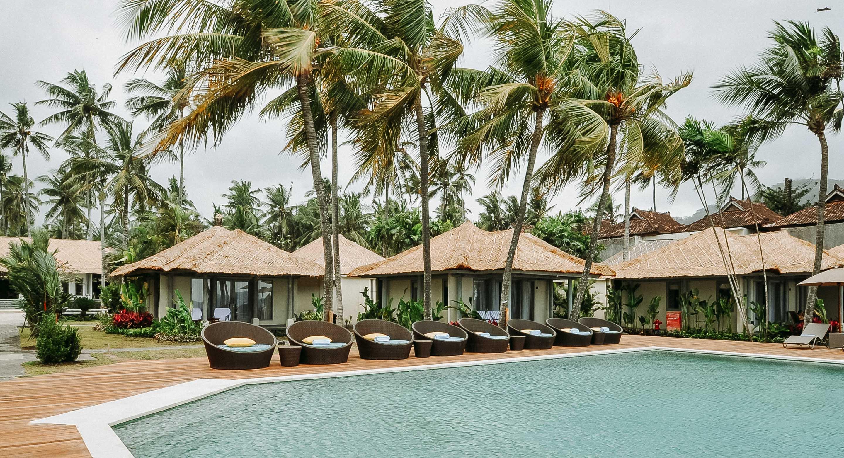 Nirwana Beach & Resort Candidasa Esterno foto The resort's pool