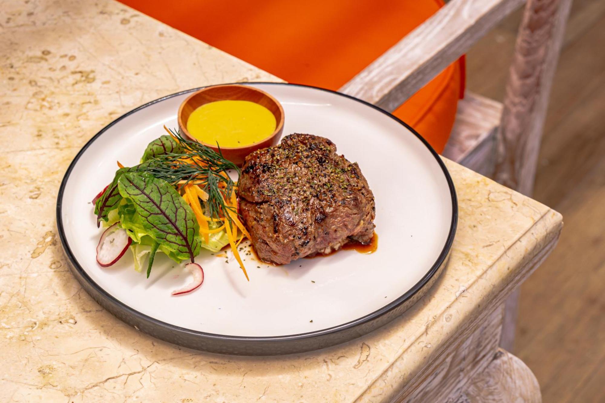 Nirwana Beach & Resort Candidasa Esterno foto A steak prepared at the restaurant
