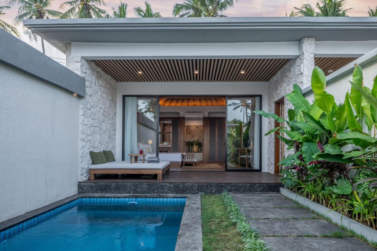 Nirwana Beach & Resort Candidasa Esterno foto A pool villa at the resort