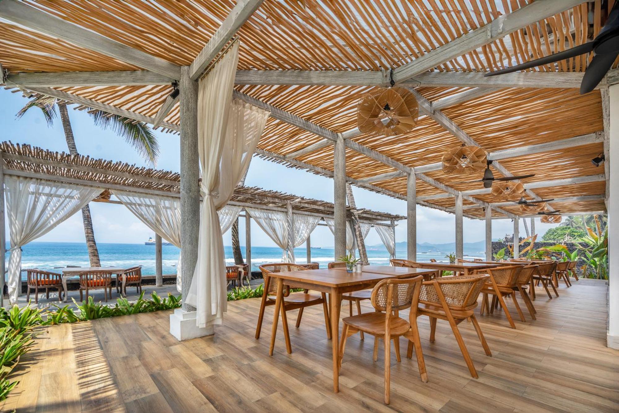 Nirwana Beach & Resort Candidasa Esterno foto The Beach Club