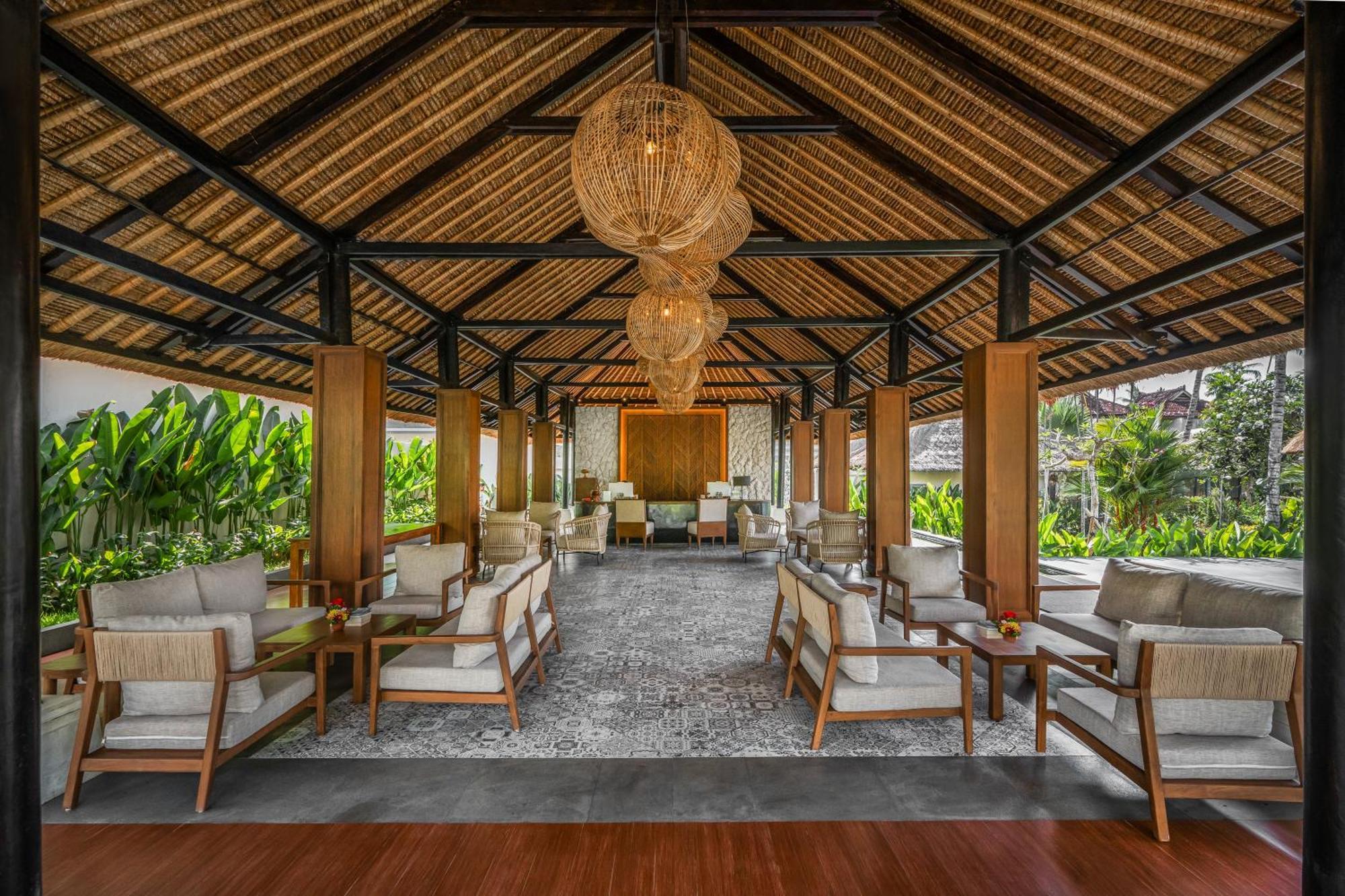 Nirwana Beach & Resort Candidasa Esterno foto The lobby of the hotel