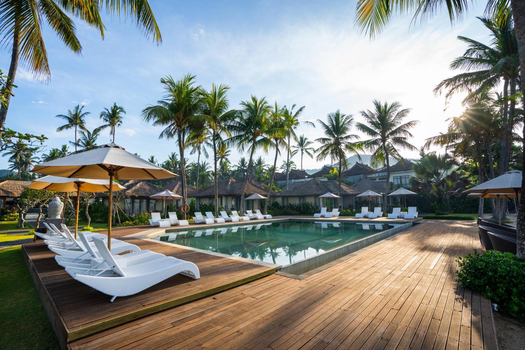 Nirwana Beach & Resort Candidasa Esterno foto The swimming pool at the resort