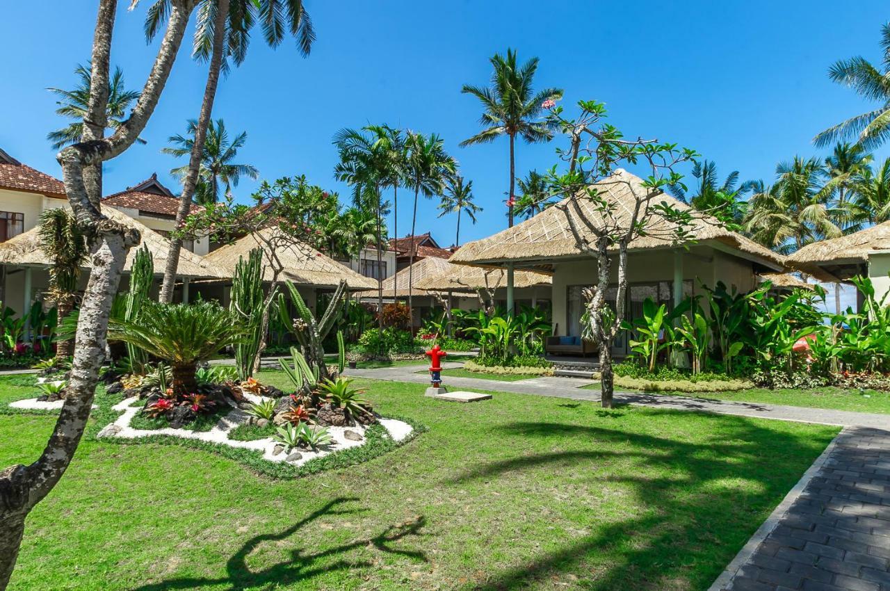 Nirwana Beach & Resort Candidasa Esterno foto The resort's grounds